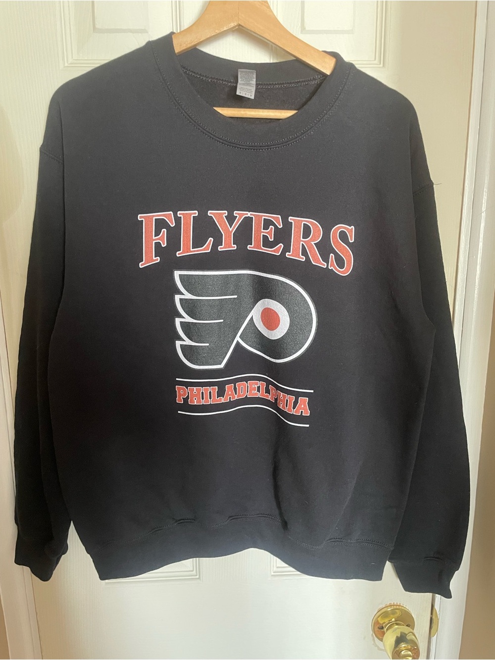 Black Flyers Graphic Crewneck Sweatshirt - Gildan Women’s Medium
